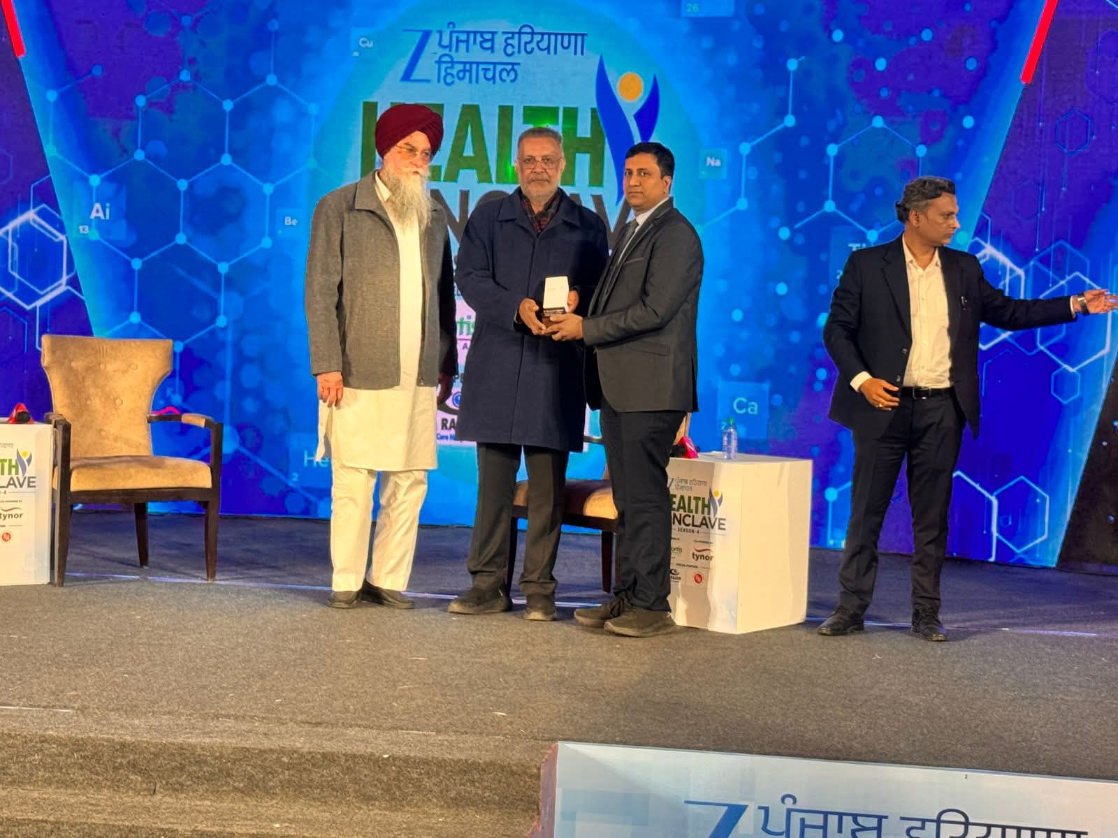 Robotic urology cancer surgeon in Mohali & Chandigarh - Dr Dharmender Aggarwal